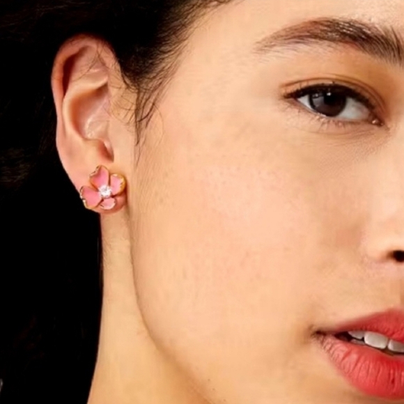 🔹️kate spade🔹️ Freshly Picked Flower Stud Earrings, Pink NWT ✨️🌸 - Picture 2 of 7
